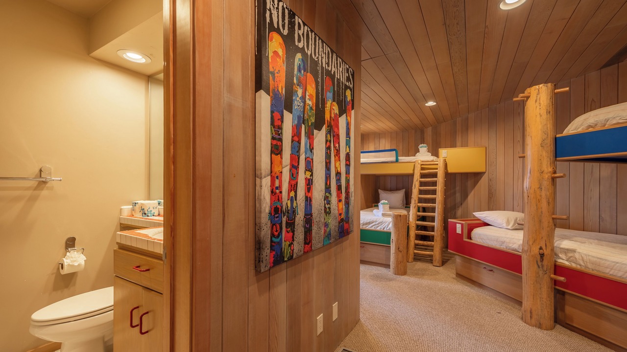 Photo of Bedroom in Evergreen Estates