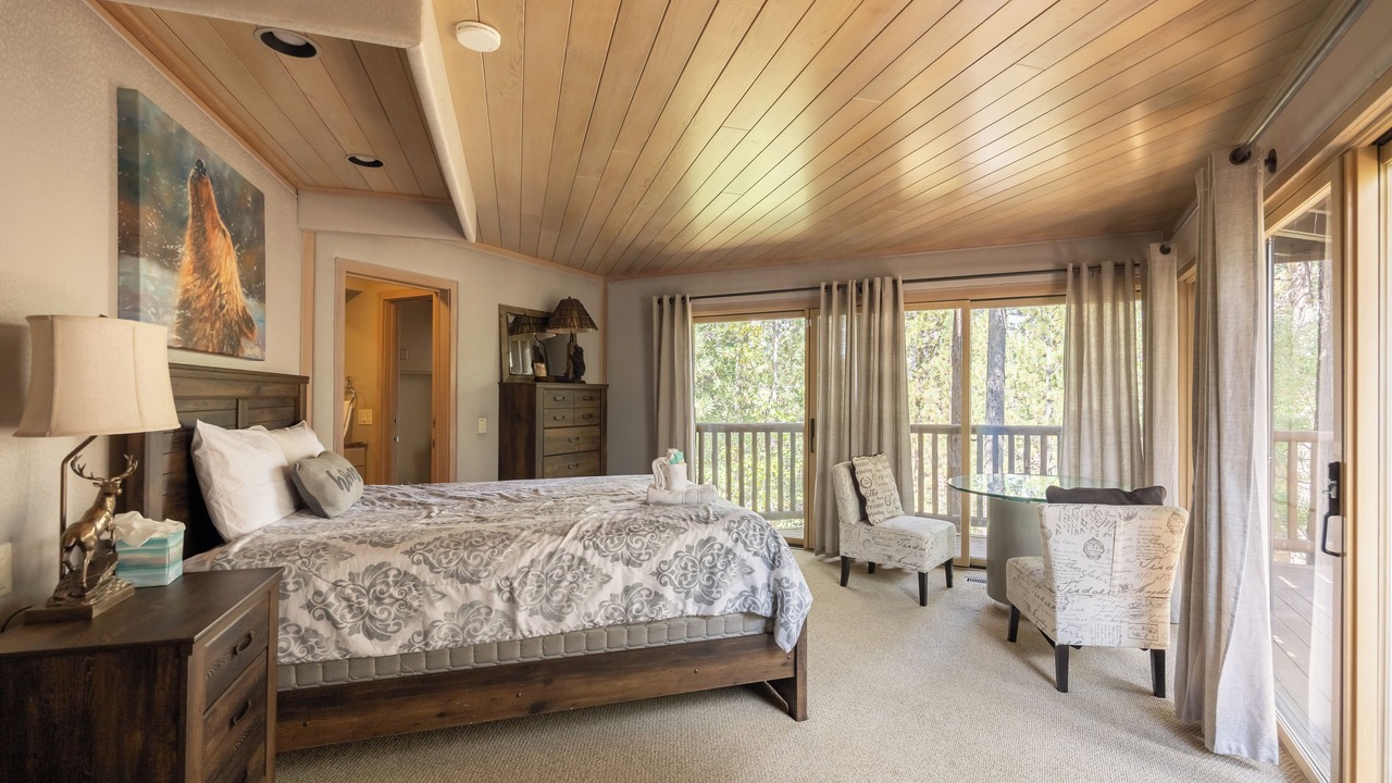 Photo of Bedroom in Evergreen Estates