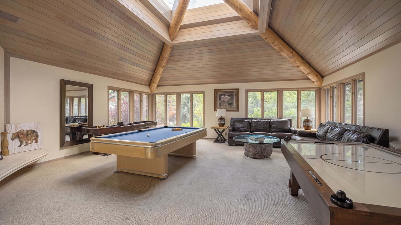 Photo of Bedroom in Evergreen Estates