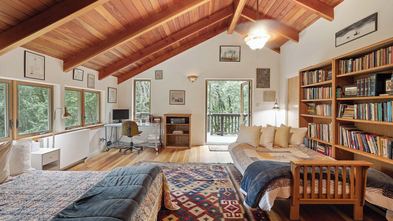 Photo of Bedroom in Redwood Valley