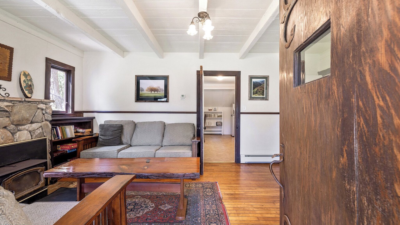 Photo of Livingroom in Redwood Valley
