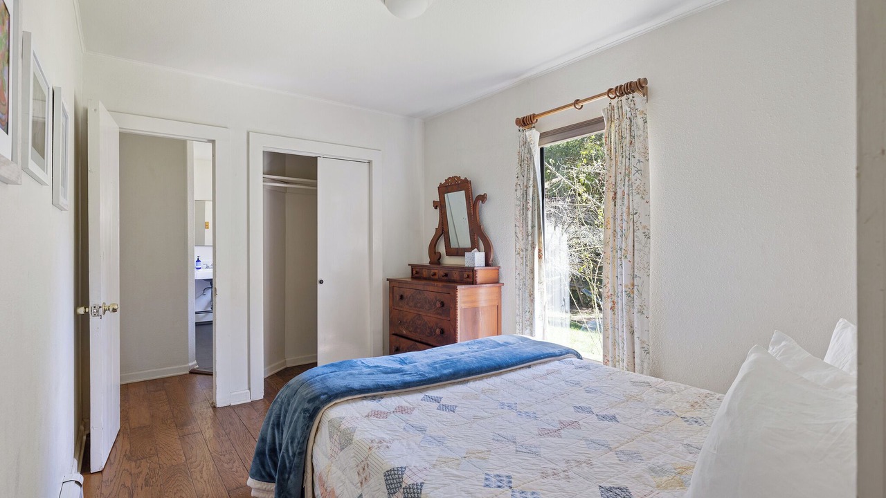 Photo of Bedroom in Redwood Valley