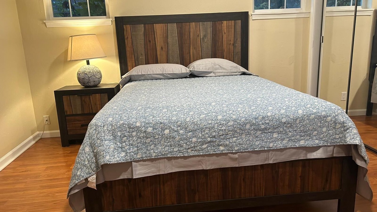 Photo of Bedroom in East Palo Alto