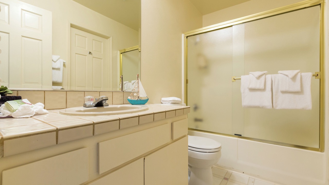 Photo of Bathroom in Oxnard Shores