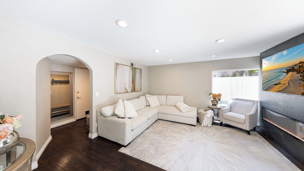 Photo of Livingroom in Orange