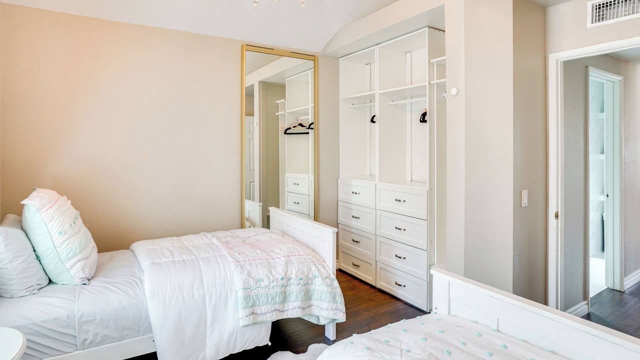 Photo of Bedroom in Orange