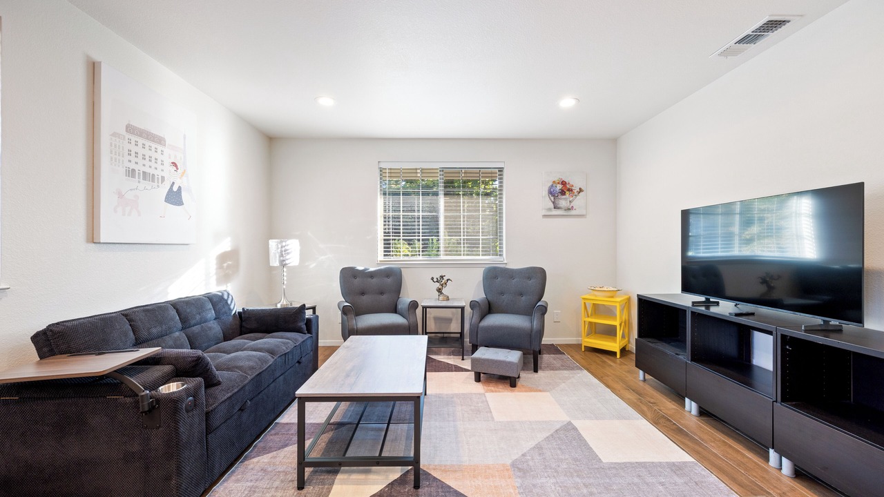 Photo of Livingroom in Southeastern Sacramento