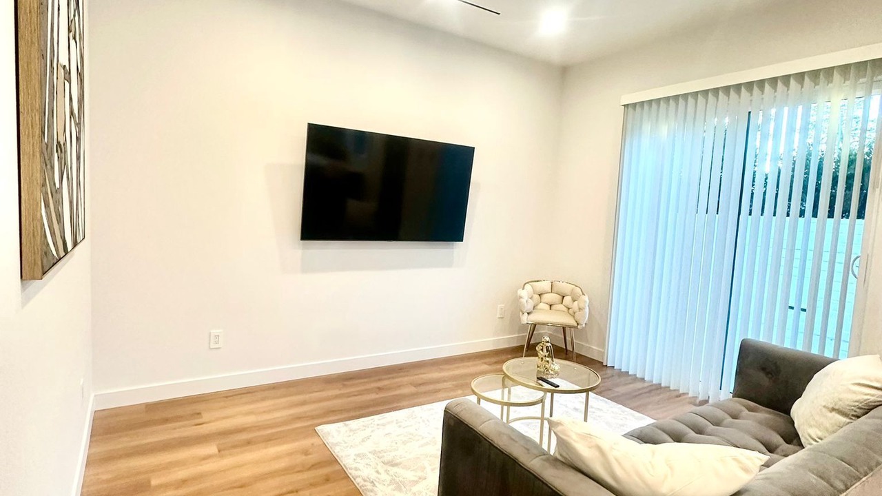 Photo of Livingroom in West Hills