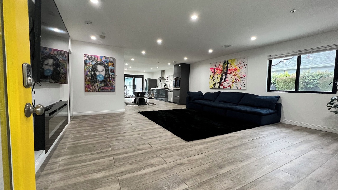Photo of Livingroom in North Central