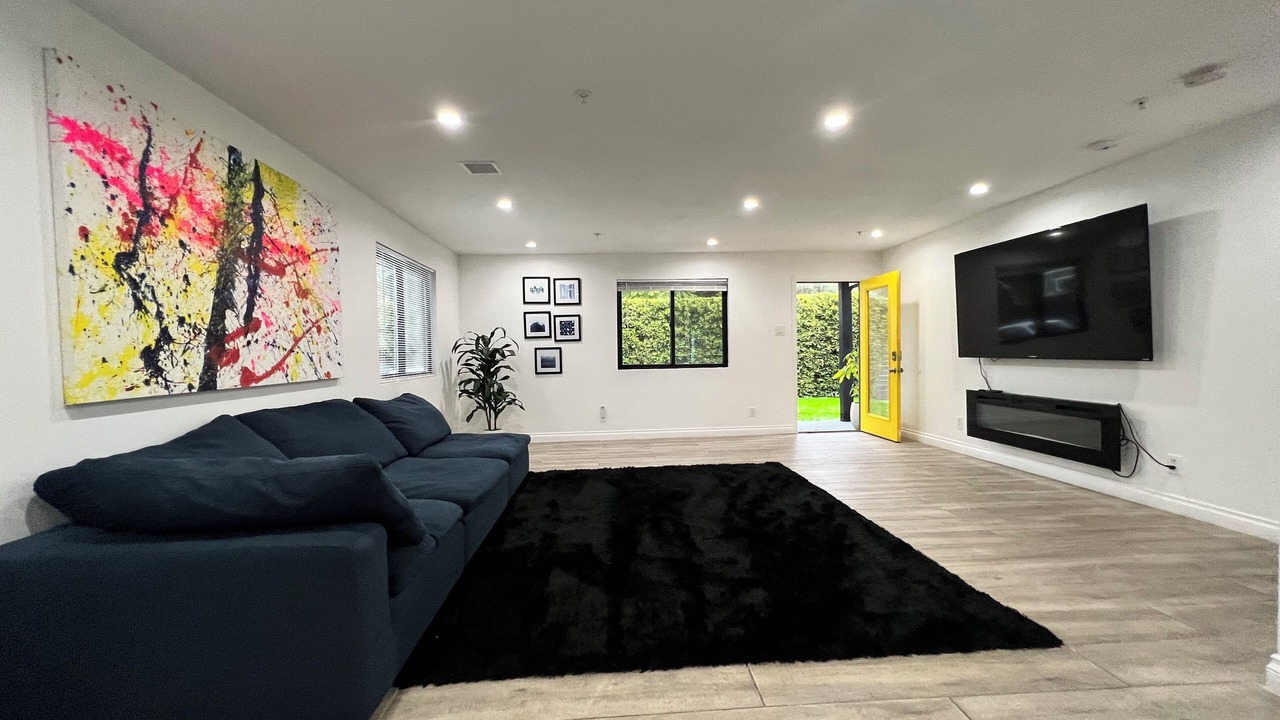 Photo of Livingroom in North Central