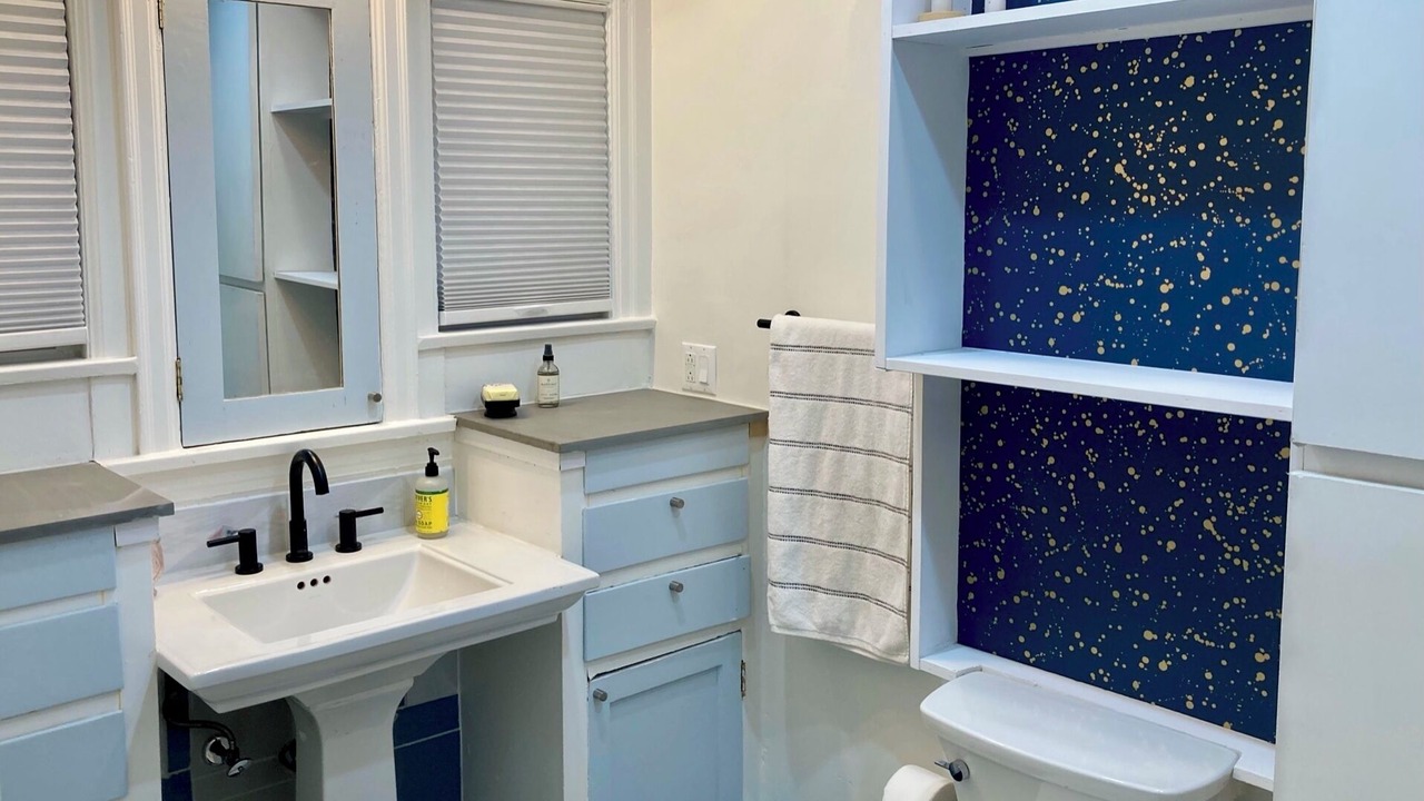 Photo of Bathroom in Mid-Wilshire