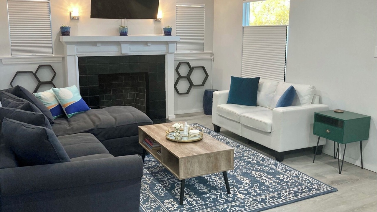 Photo of Livingroom in Mid-Wilshire