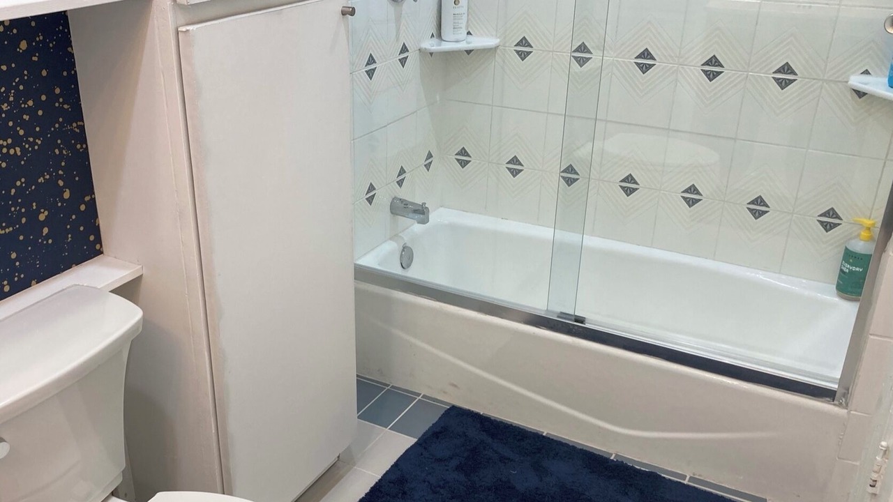 Photo of Bathroom in Mid-Wilshire