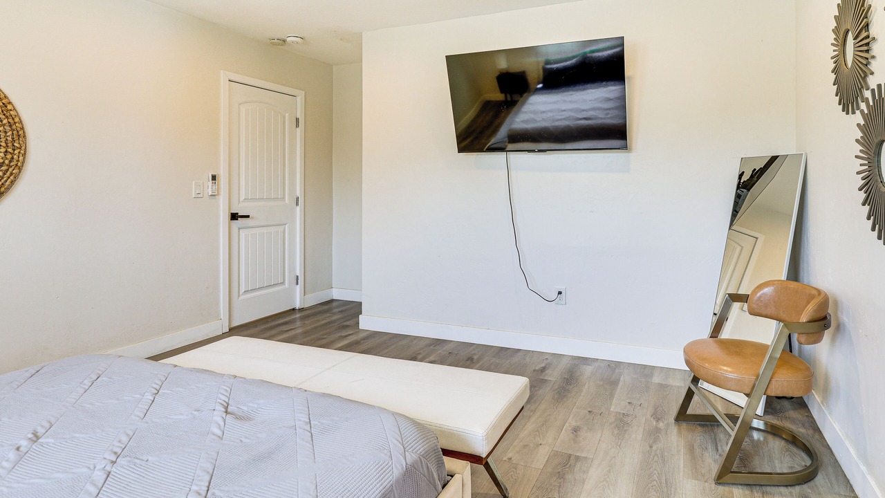 Photo of Bedroom in Lakeside