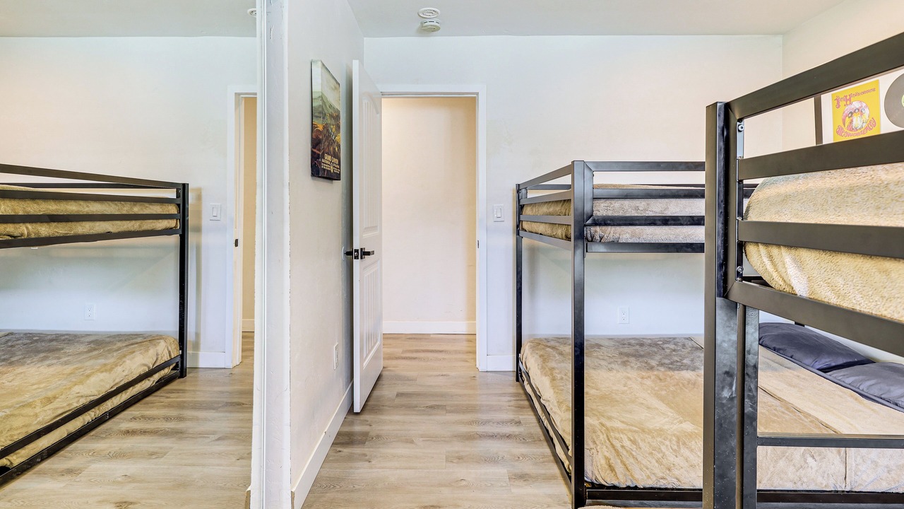 Photo of Bedroom in Lakeside