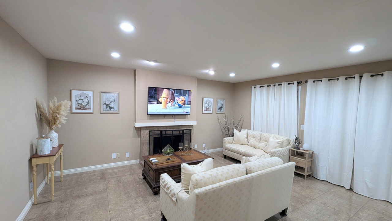 Photo of Livingroom in Walnut