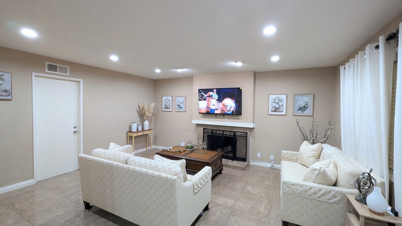 Photo of Livingroom in Walnut