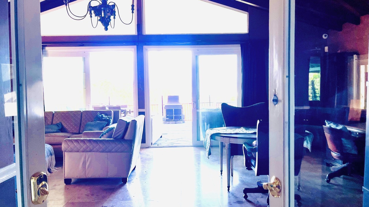 Photo of Livingroom in Encino