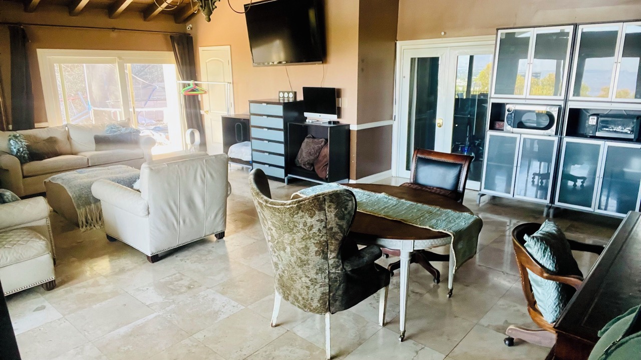 Photo of Livingroom in Encino