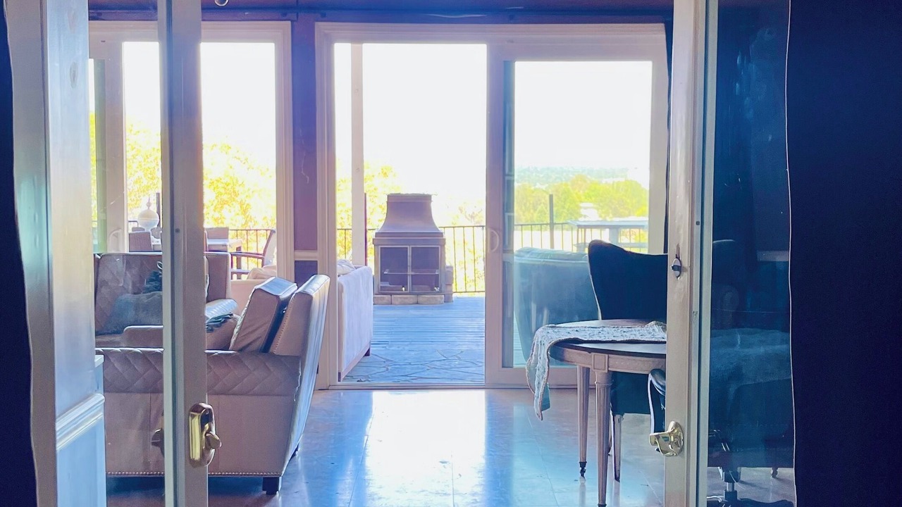 Photo of Livingroom in Encino