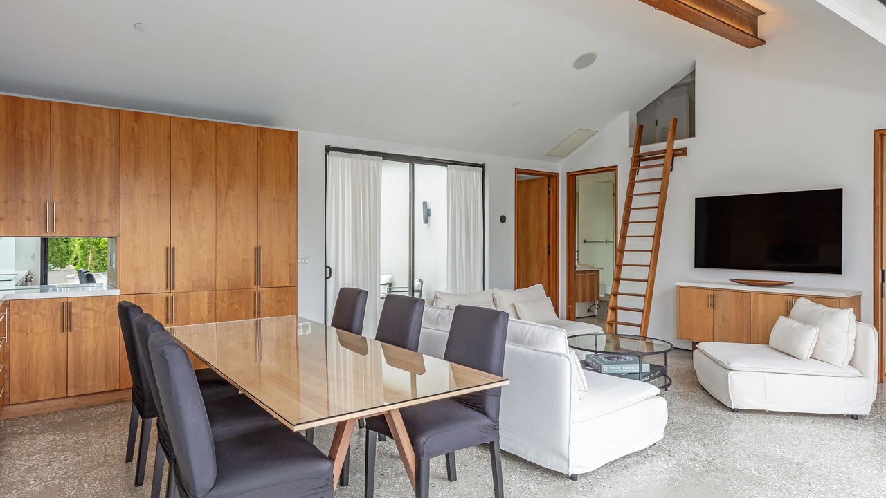 Photo of Livingroom in Central Malibu