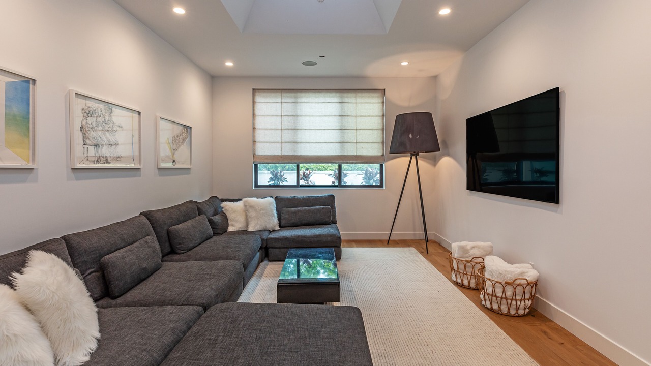 Photo of Livingroom in Central Malibu