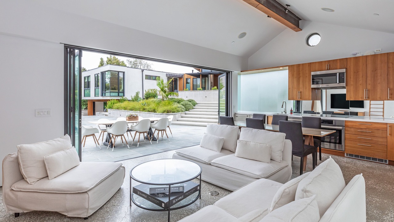 Photo of Livingroom in Central Malibu