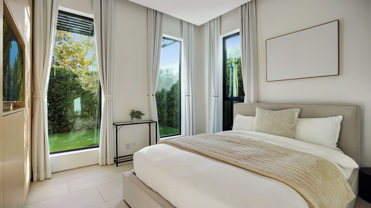 Photo of Bedroom in Beverly Grove