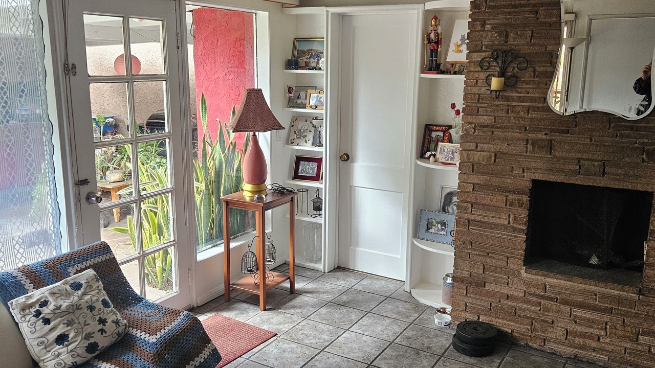 Photo of Livingroom in South Wrigley