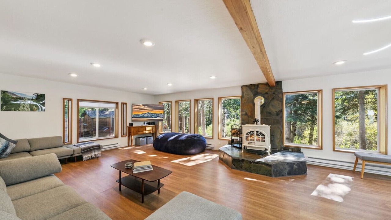 Photo of Livingroom in Christmas Valley