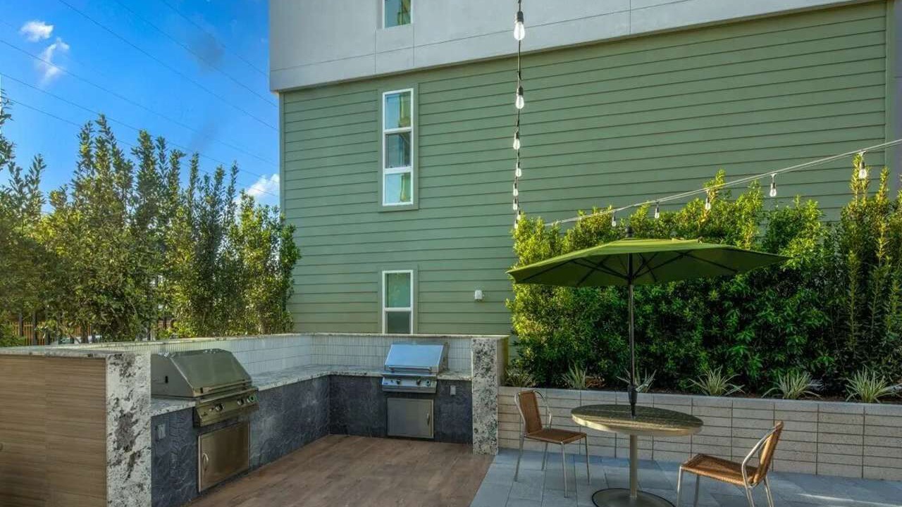 Photo of Outdoor in Lyon Street