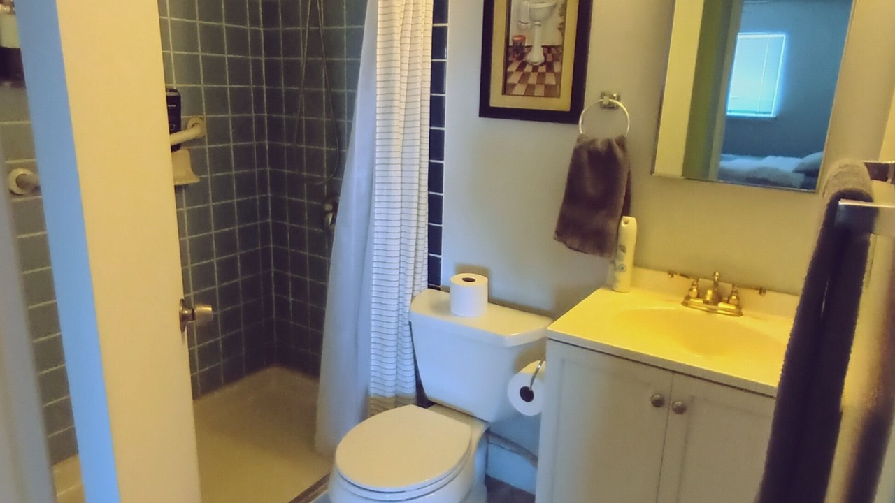 Photo of Bathroom in Lenwood