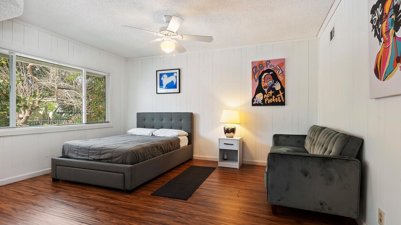 Photo of Bedroom in Valley Glen