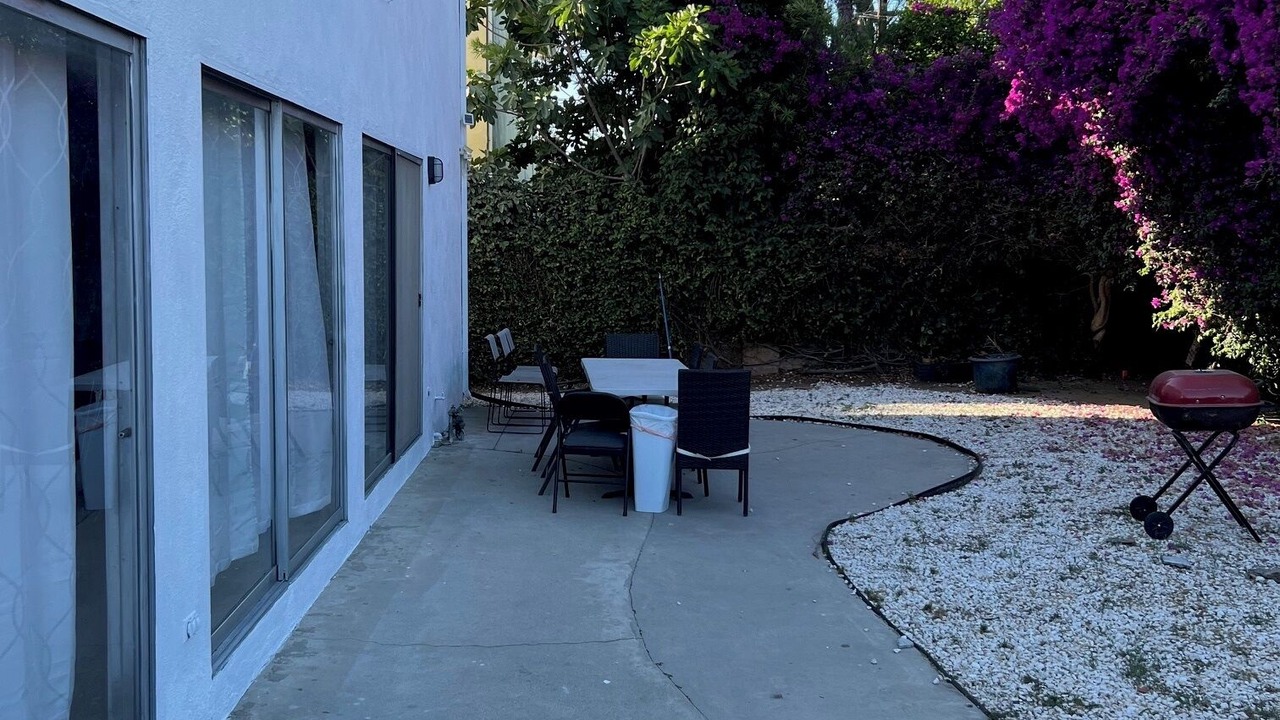 Photo of Outdoor in Valley Glen