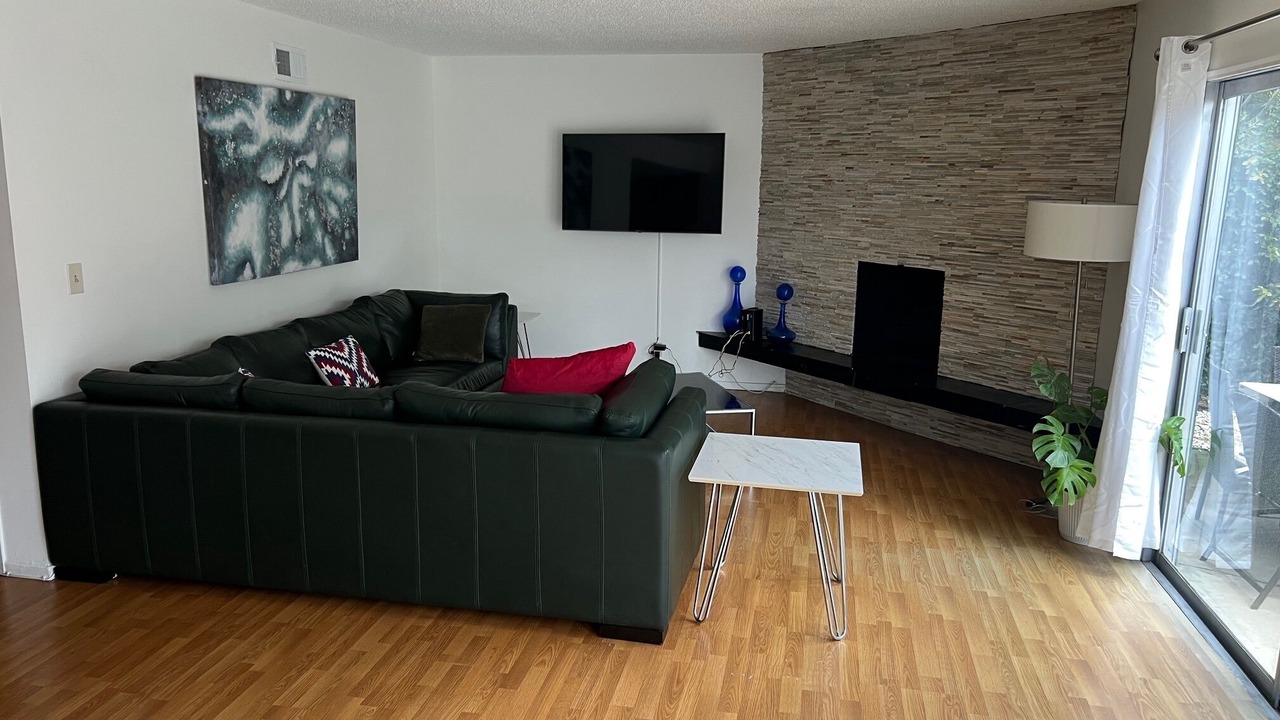 Photo of Livingroom in Valley Glen