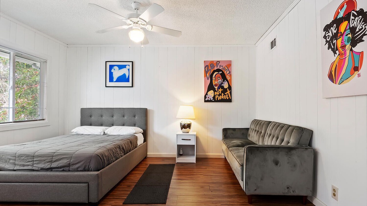 Photo of Bedroom in Valley Glen