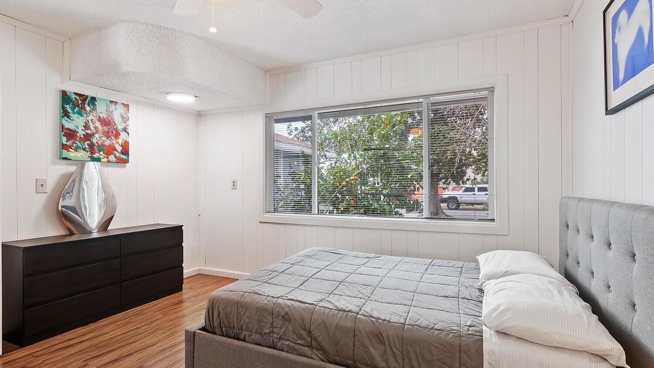 Photo of Bedroom in Valley Glen