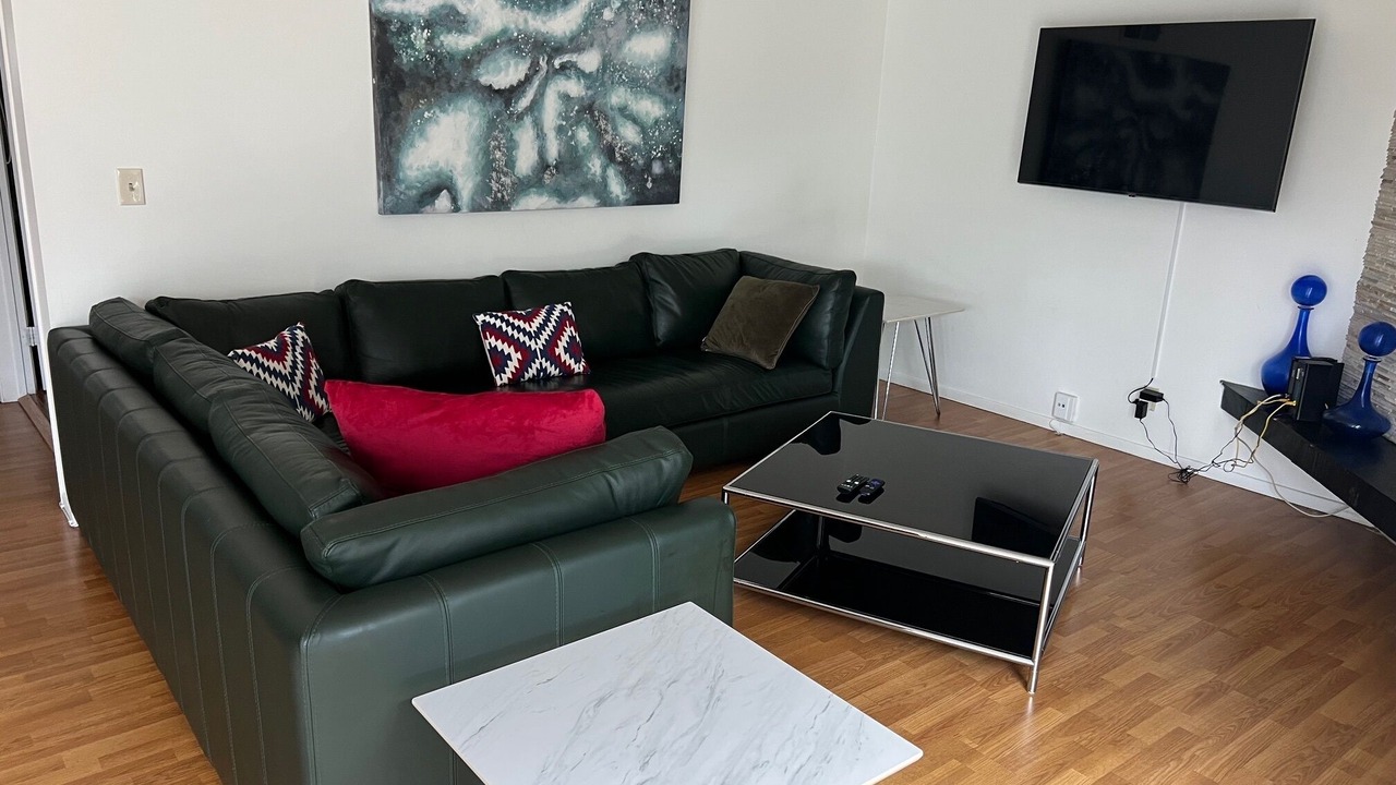 Photo of Livingroom in Valley Glen