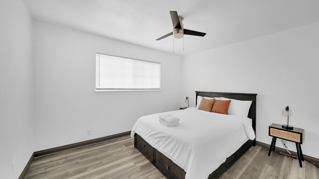 Photo of Bedroom in Midway City