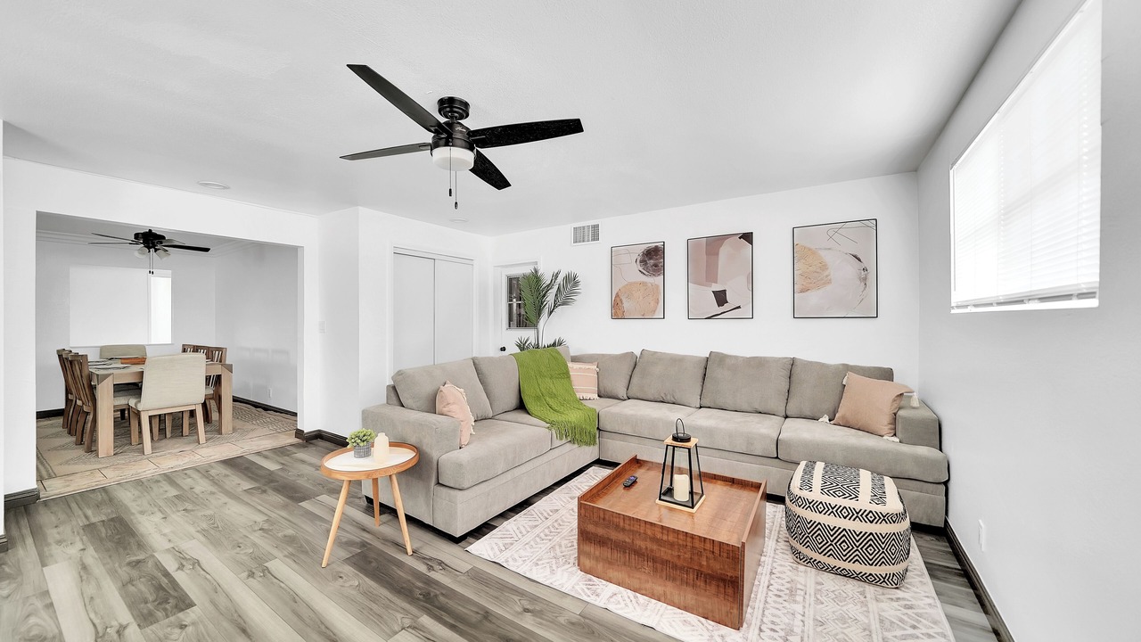 Photo of Livingroom in Midway City