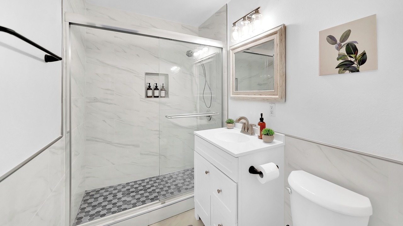Photo of Bathroom in Midway City