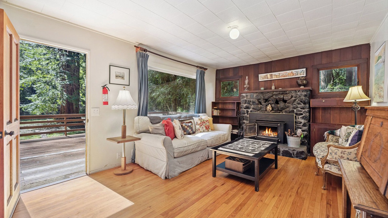 Photo of Livingroom in Redwood Valley