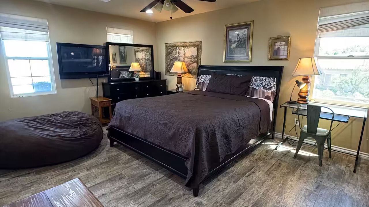 Photo of Bedroom in Alessandro Heights
