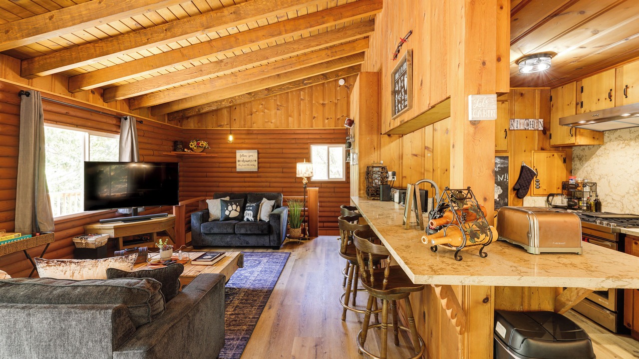 Photo of Livingroom in Phoenix Lake-Cedar Ridge
