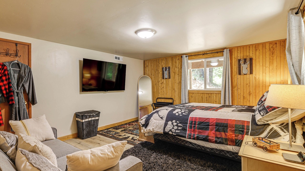 Photo of Bedroom in Phoenix Lake-Cedar Ridge