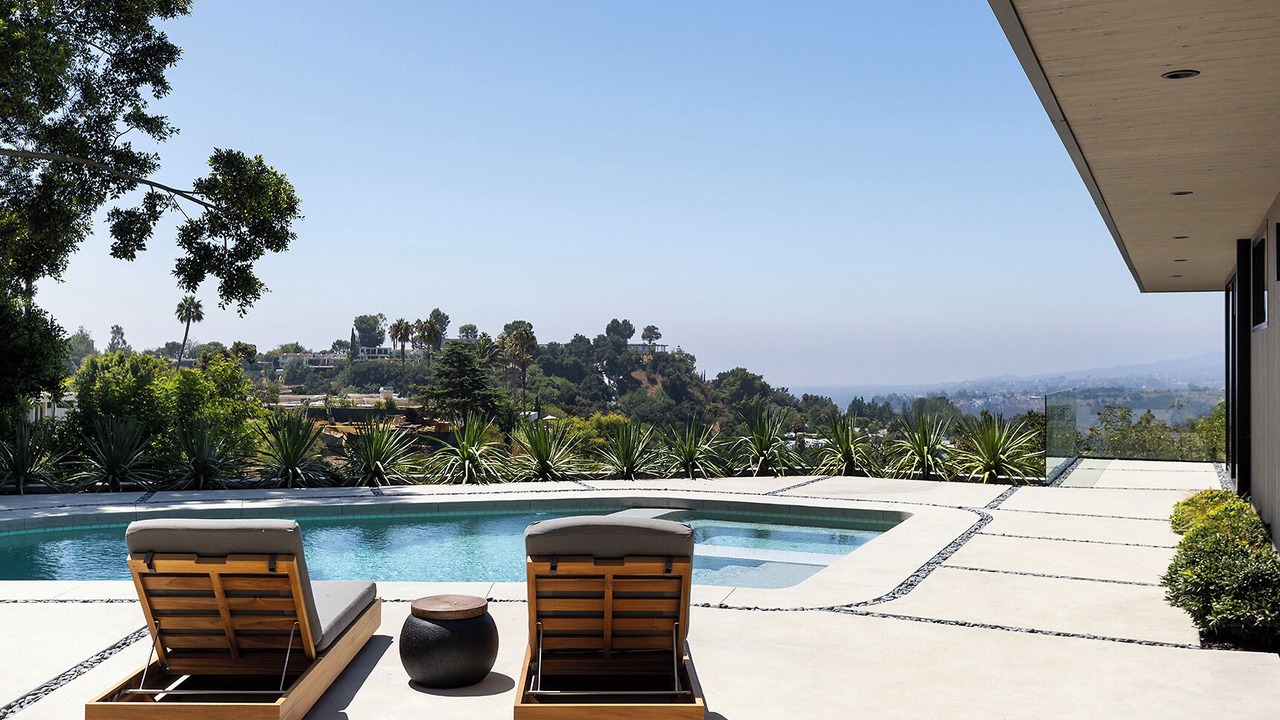 Photo of Outdoor in Trousdale Estates