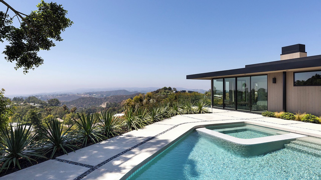 Photo of Outdoor in Trousdale Estates