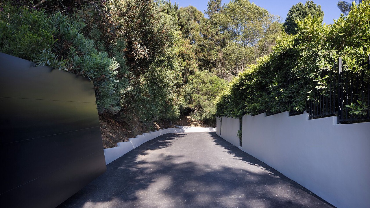 Photo of Outdoor in Trousdale Estates