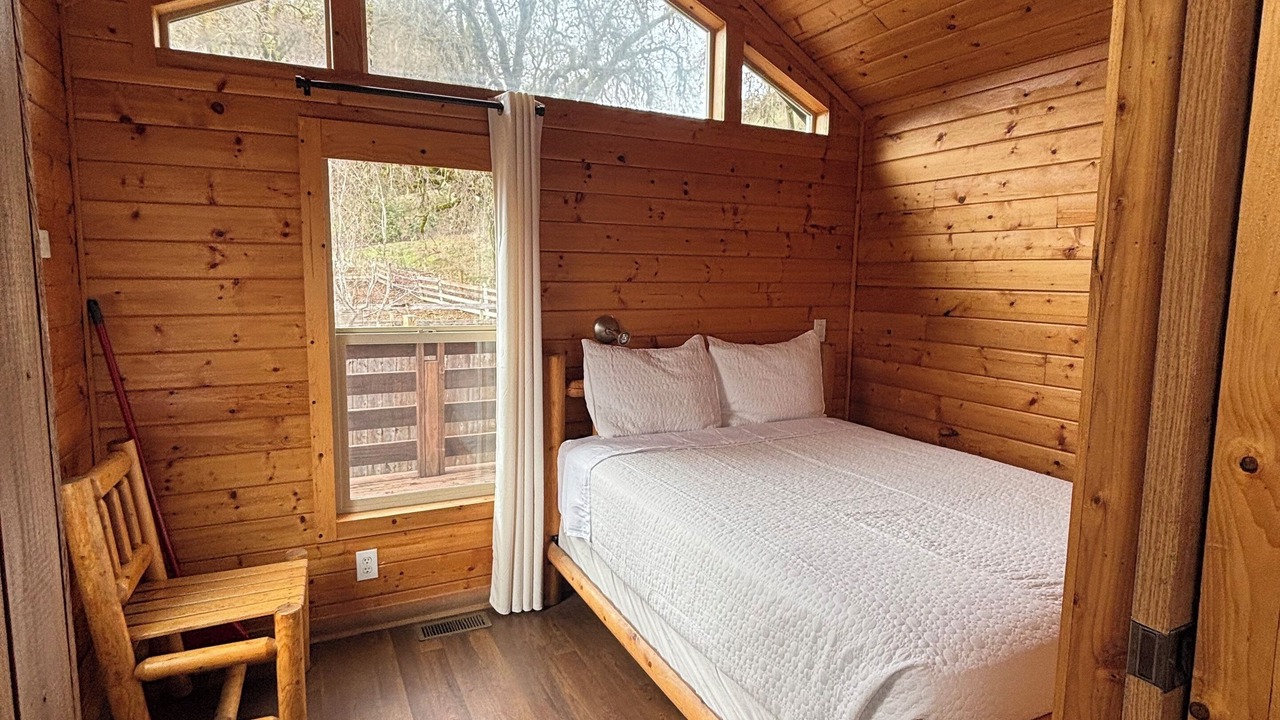 Photo of Bedroom in Willits