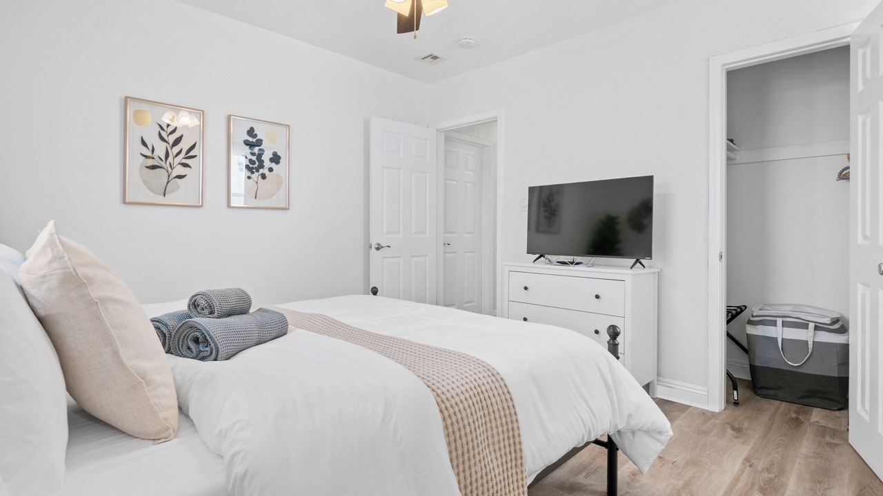 Photo of Bedroom in Inglewood